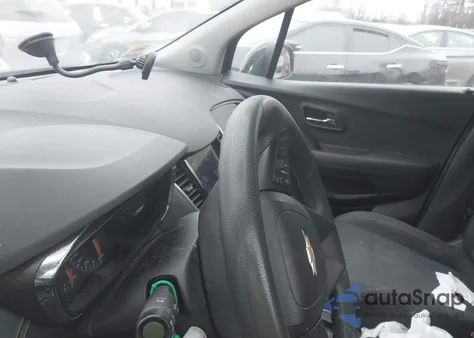 2018 Chevrolet Trax Ls z USA, uszkodzony, nr VIN 3GNCJKSB6JL357571